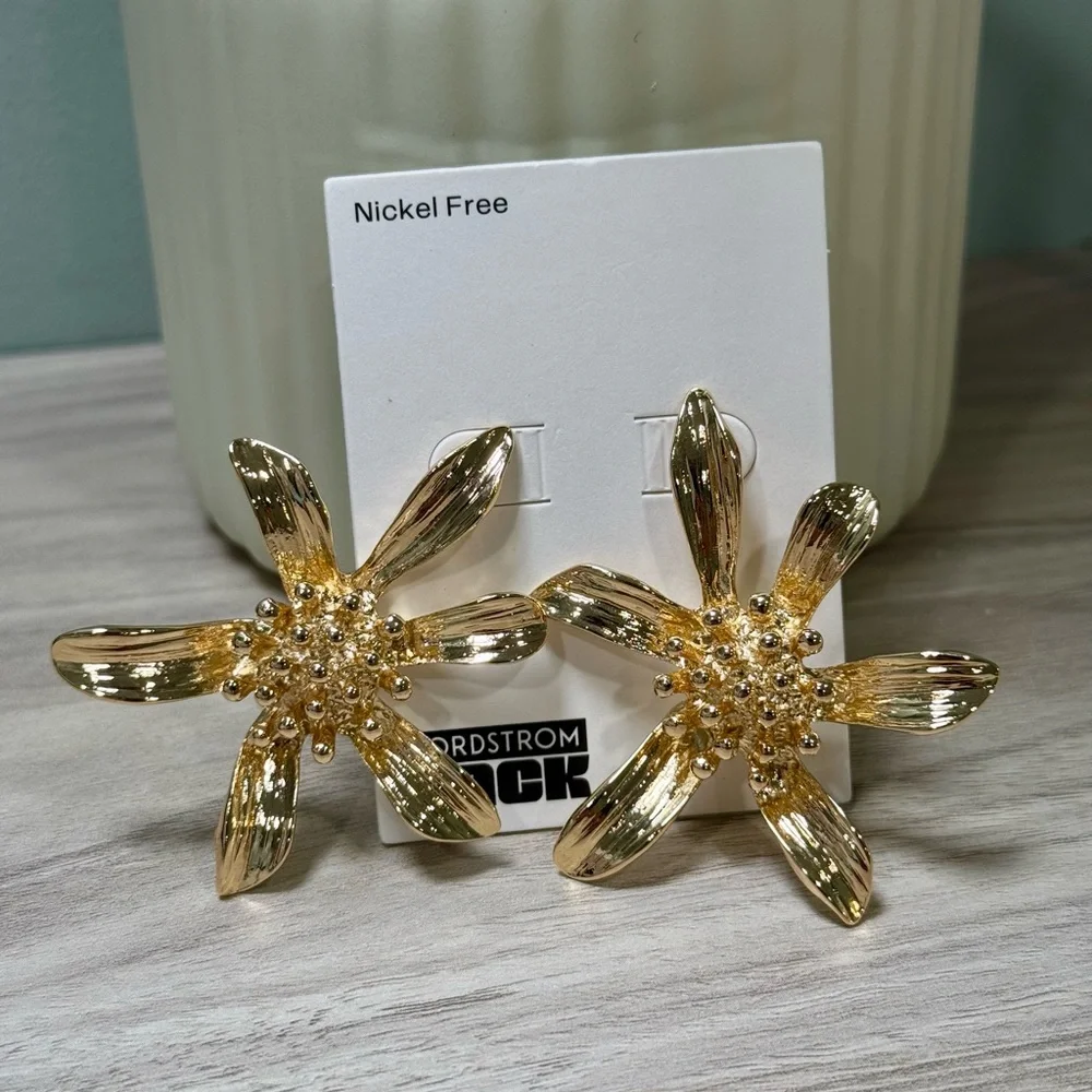 Nordstrom Rack Gold Floral Earrings - Picture 4 of 4